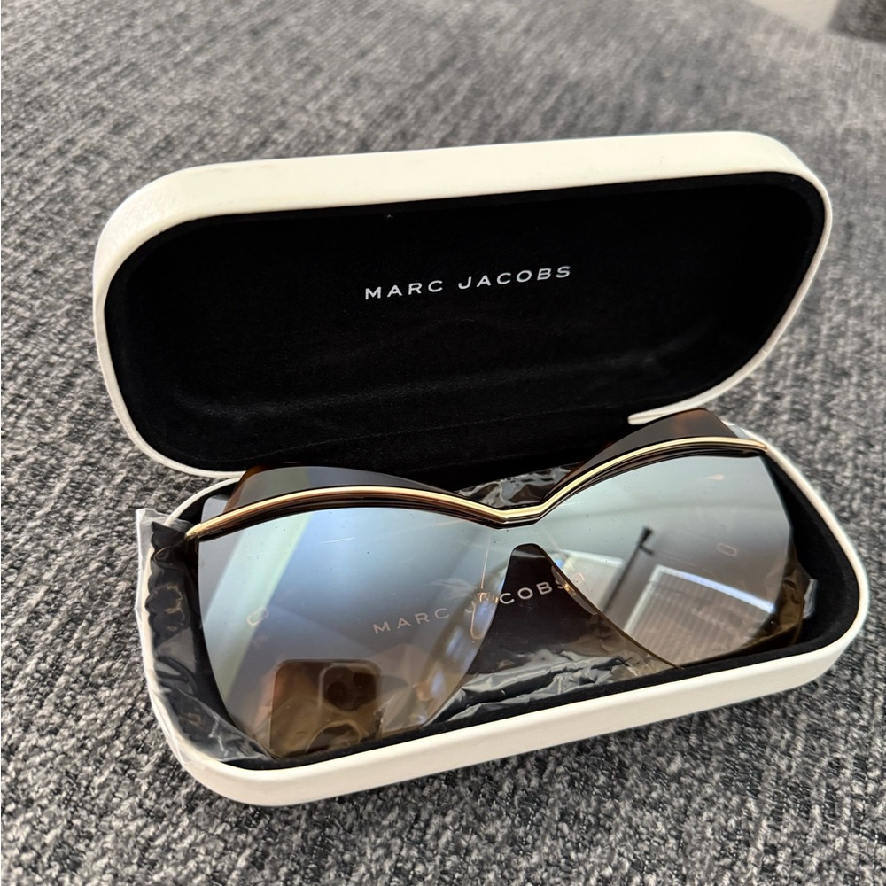Marc Jacobs Women's Sunglasses - Gold and Brown